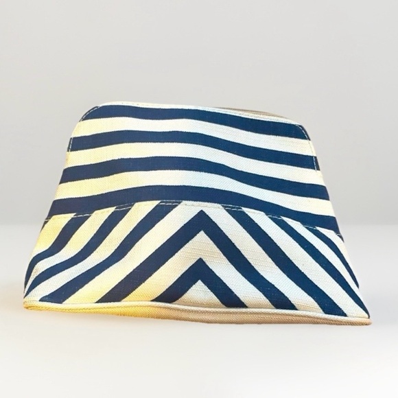 COVERGIRL Handbags - Cover girl and Olay summer makeup bag.